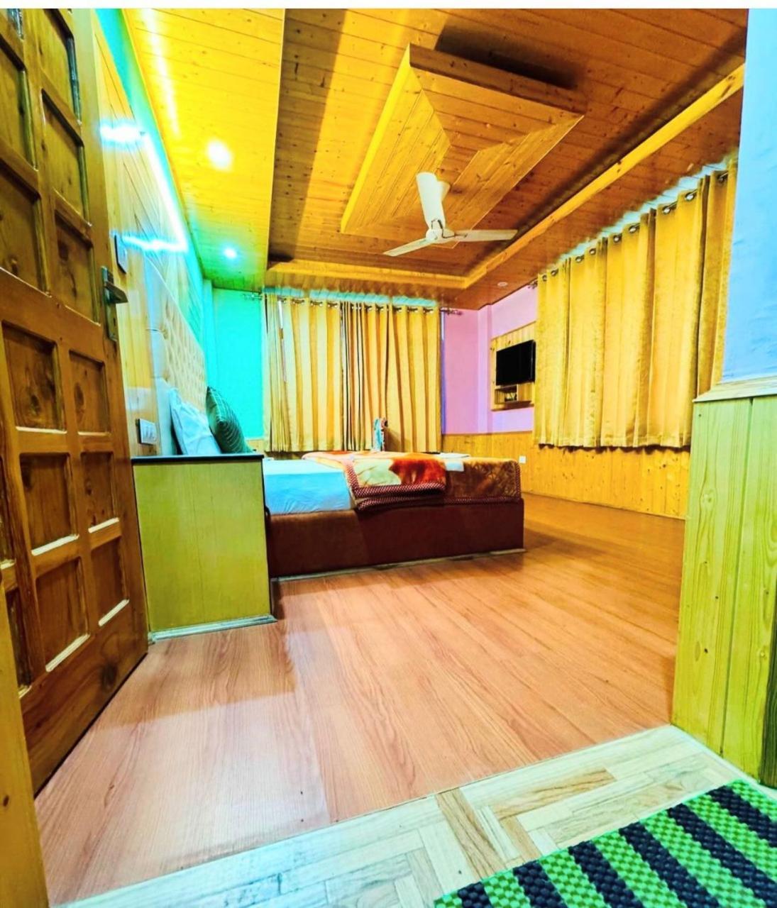 Hotel Himachal Heights Manāli Eksteriør bilde