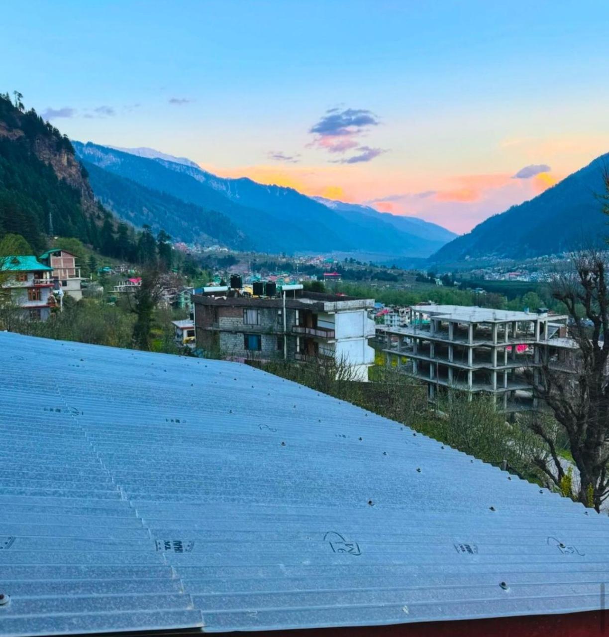 Hotel Himachal Heights Manāli Eksteriør bilde